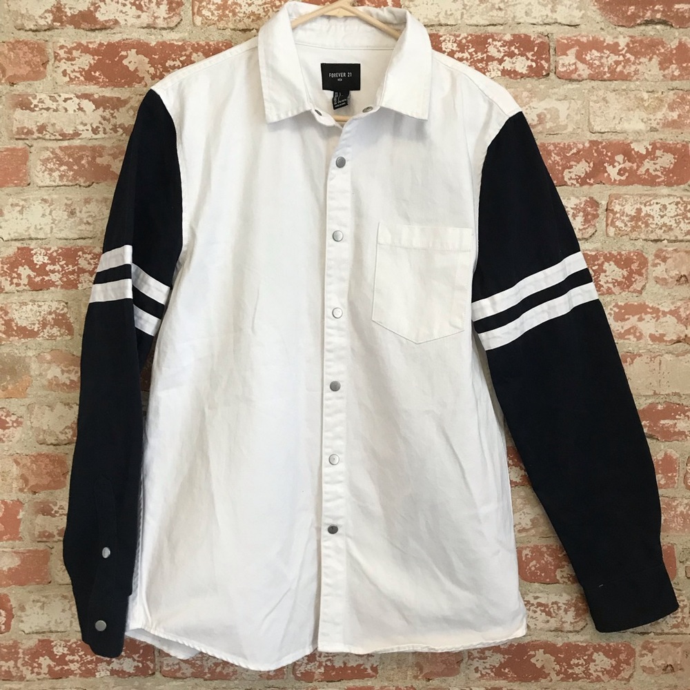NEW Forever 21 Men Black and White Button Down